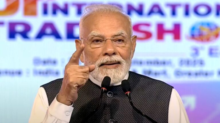 'देशभर में जितने भी मोबाइल बनते हैं उनमें 55% का उत्पादन यूपी में', ट्रेड शो में क्या-क्या बोले PM मोदी?