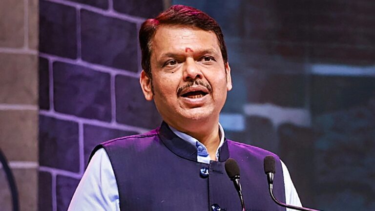 राहुल गांधी के 'Gen Z' प्रोटेस्ट पर सीएम फडणवीस का पलटवार, कहा- 'नेपाल से इतना लगाव है तो वहीं रहें'