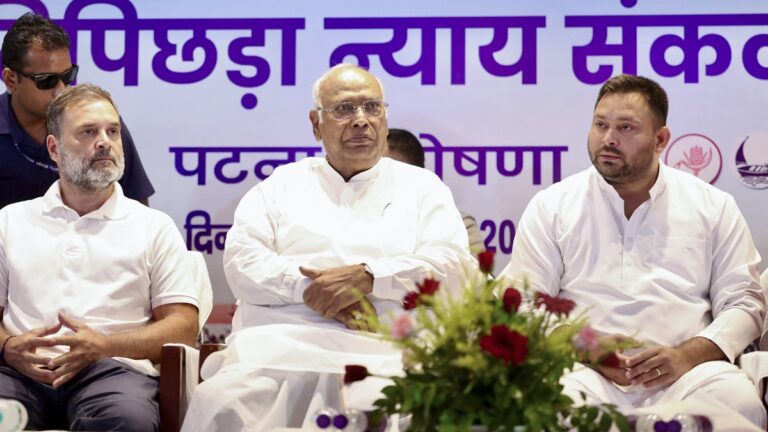 Bihar Chunav: 100 सीटों की डिमांड के बदले 58 पर ही राजी, कांग्रेस फिर हुई RJD के सामने नतमस्तक?