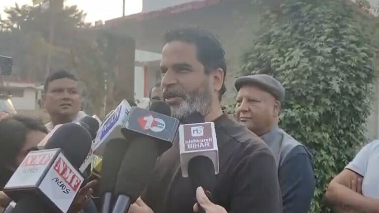 Bihar Chunav: आज दिवाली के दिन सभी बांध पर रहने को मजबूर हैं, वोट देने जाएं तो... PK ने दुखती रगों पर रखा हाथ