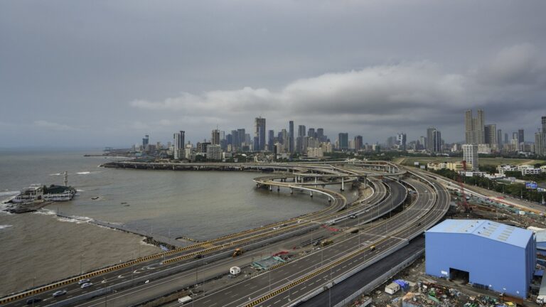 Mumbai News: मुंबई में ट्रैफिक कंट्रोल के लिए अब जमीन के अंदर होगा काम, 70 किमी का बनेगा टनल