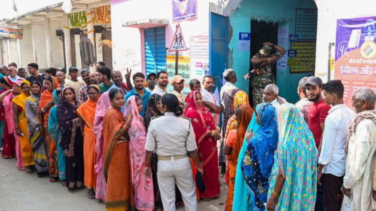 बिहार में रिकॉर्ड तोड़ हुई वोटिंग, किसकी बनेगी सरकार? पहले कब पड़े थे सर्वाधिक वोट बिहार में रिकॉर्ड तोड़ हुई वोटिंग, किसकी बनेगी सरकार? पहले कब पड़े थे सर्वाधिक वोट